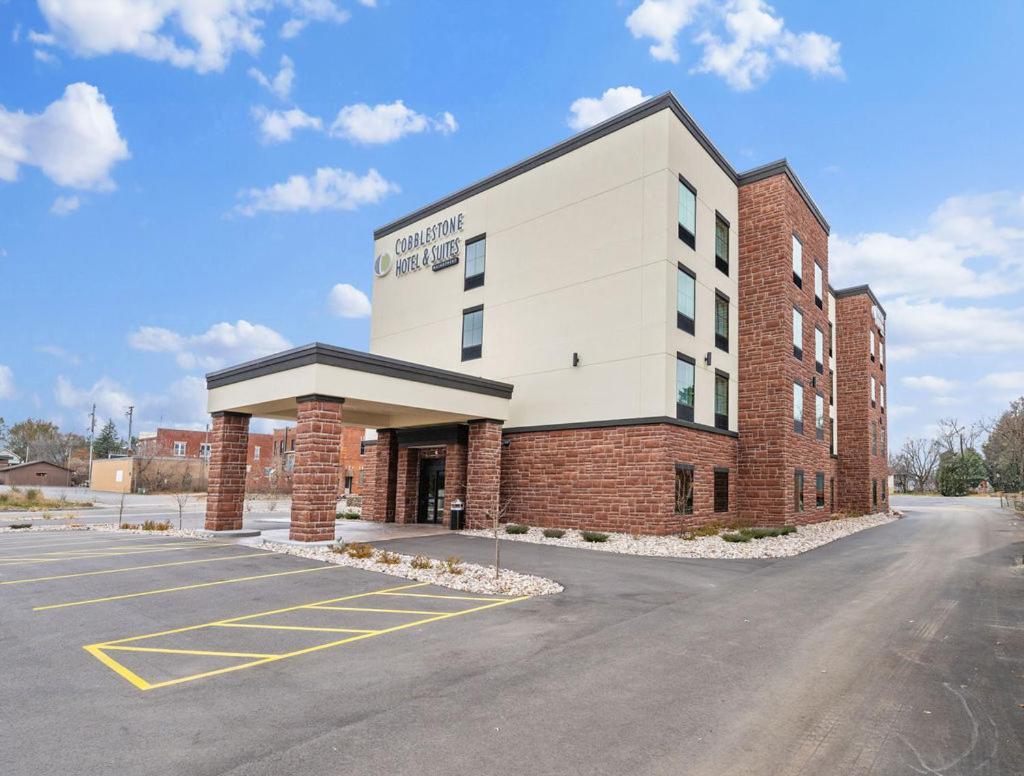Cobblestone Hotel & Suites - Mosinee 外观 照片
