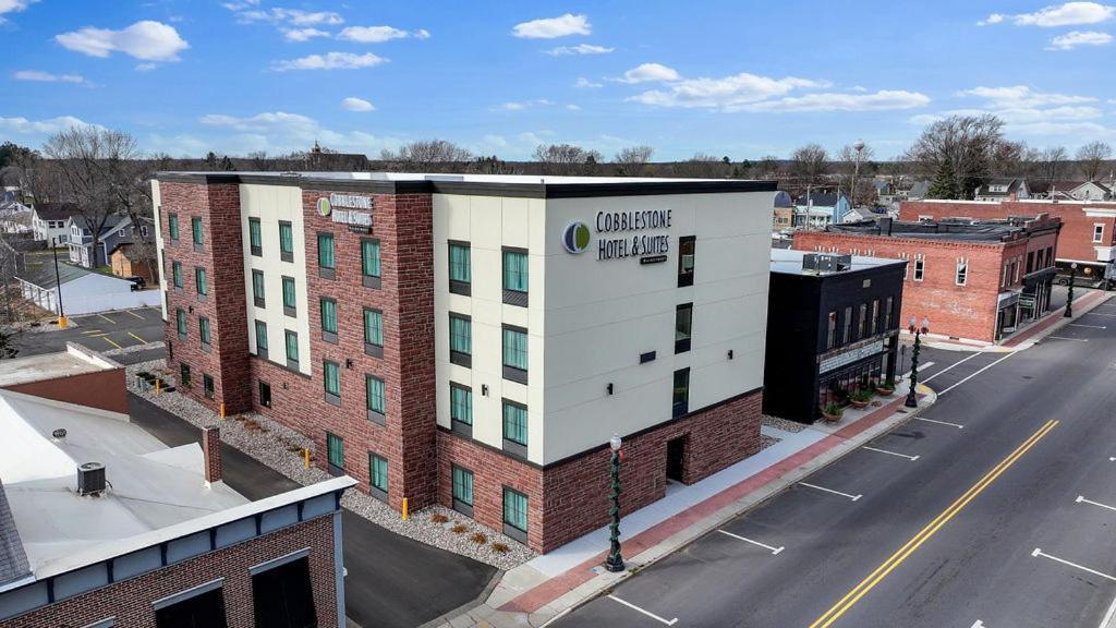 Cobblestone Hotel & Suites - Mosinee 外观 照片